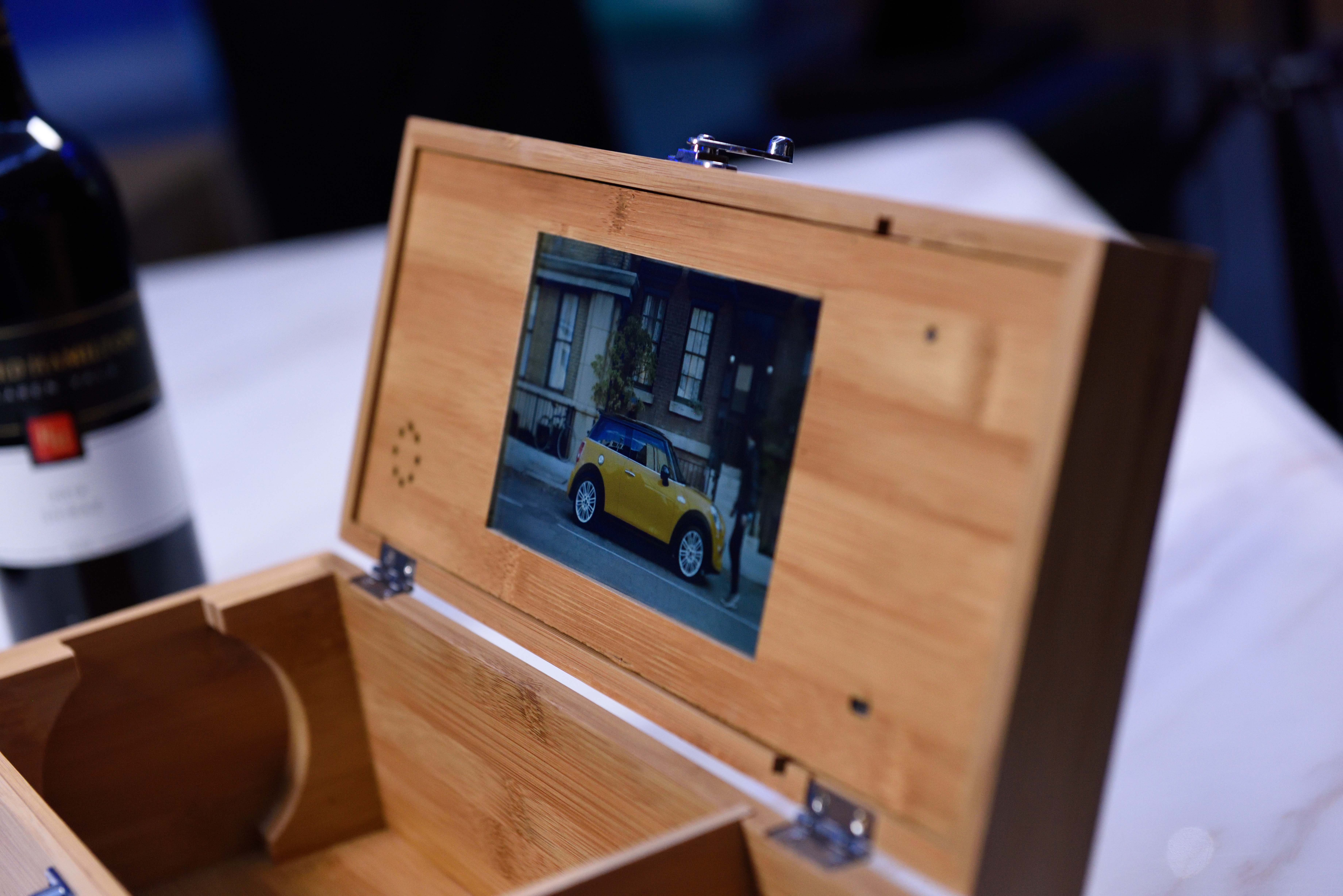 7 Inch Display Video Brochure Box Lcd Packaging For Wine Brand