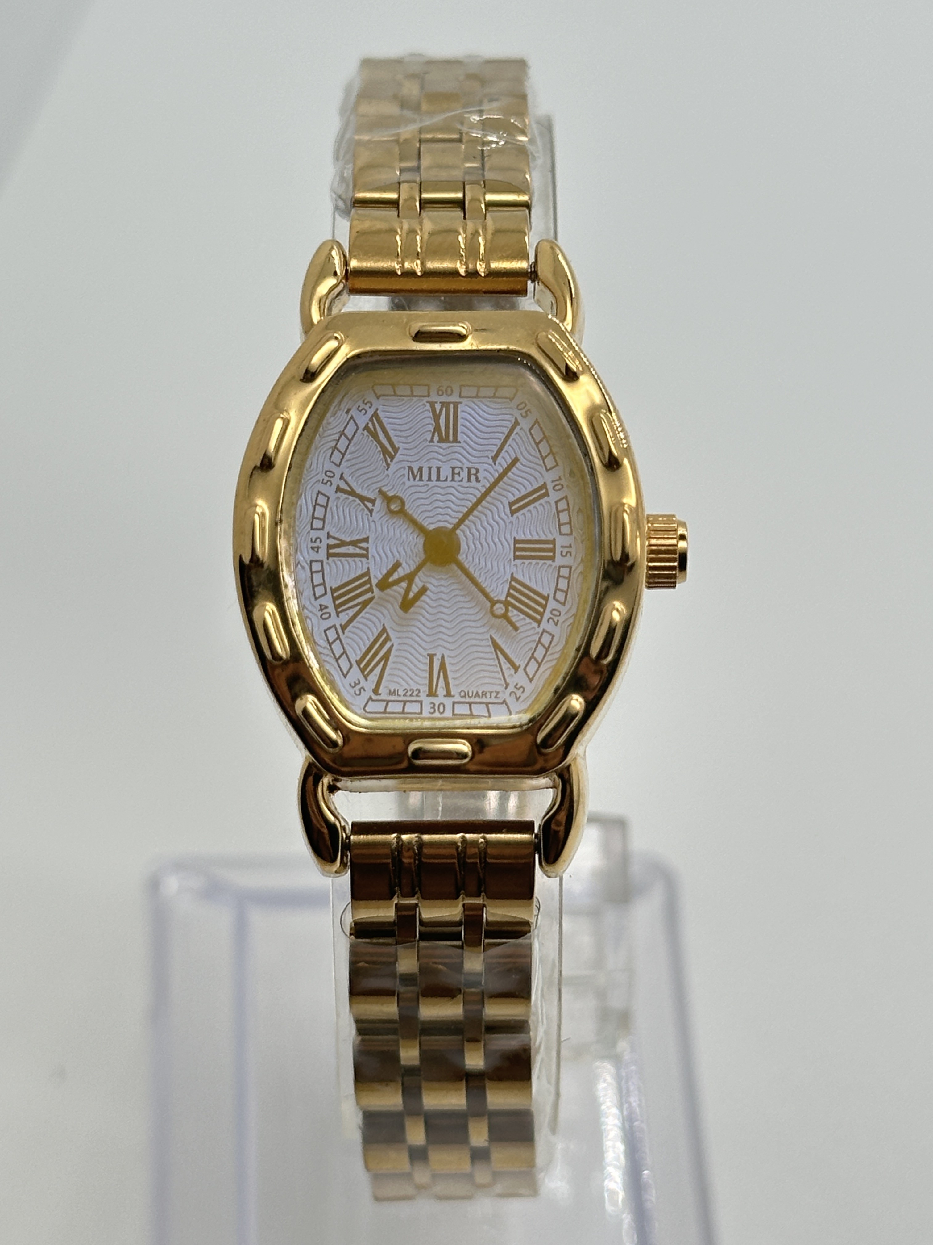 Round Dial 18mm Stainless Steel Strap Watch Waterproof Analog Quartz Watch