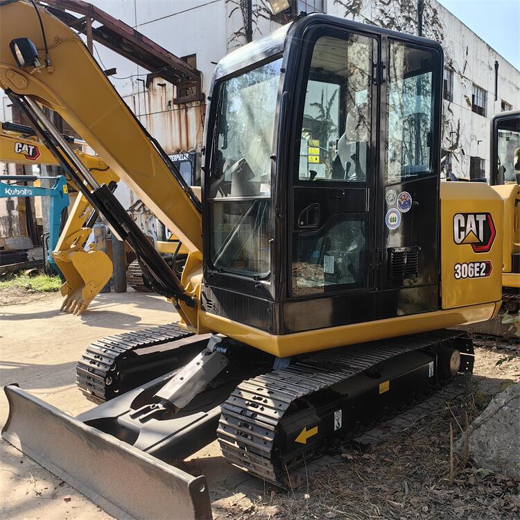 Made in Japan Used CAT 306E2 6 Ton Small Size Crawler Excavator