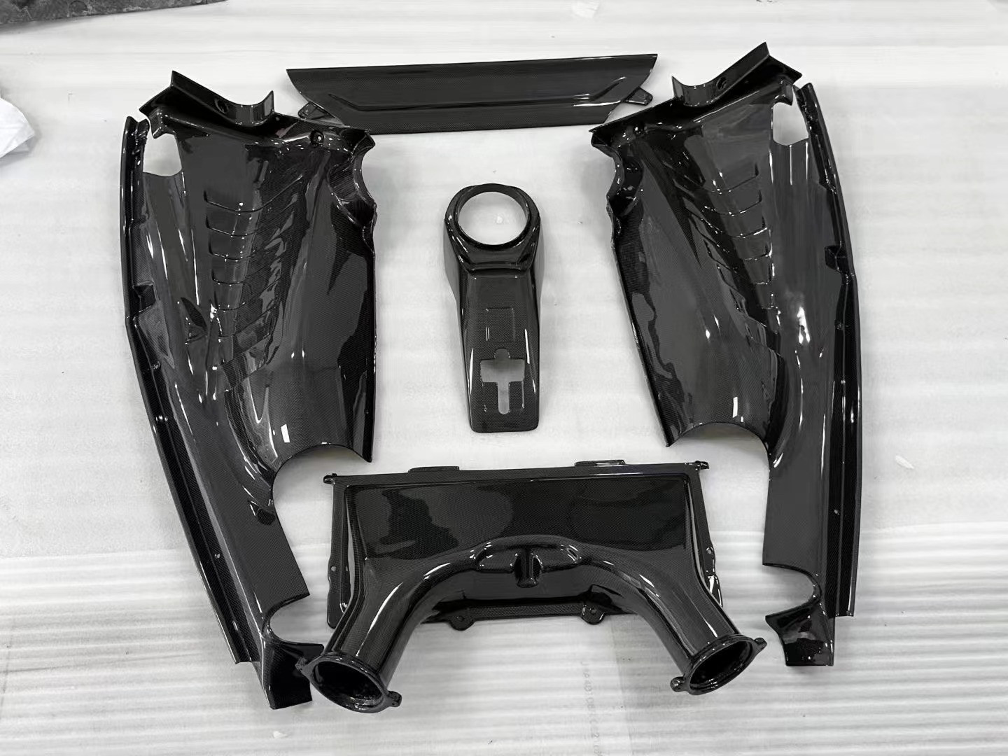 488 Ferrari Body Kit Dry Carbon Fiber Engine Shield OEM Carbon Fiber Oil Cap
