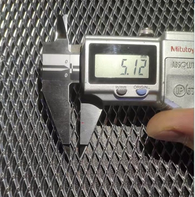 IEC 60598-1 clause 9.2 expanded metal spacer , Tests for ingress of moisture