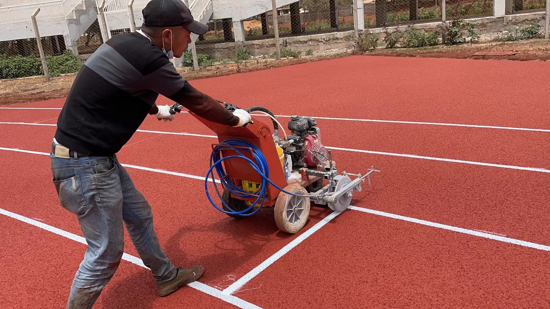 IAAF Slipproof Synthetic Sports Flooring Red Colour Reclaimed Rubber Material
