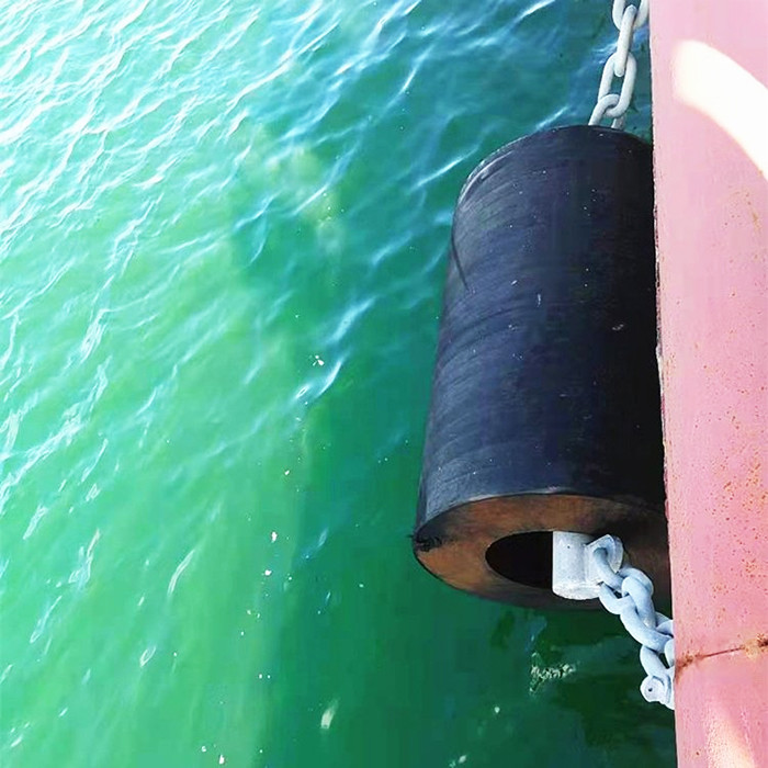 Reliable Cylindrical Marine Fenders Tug Boat Fenders Rubber Fenders