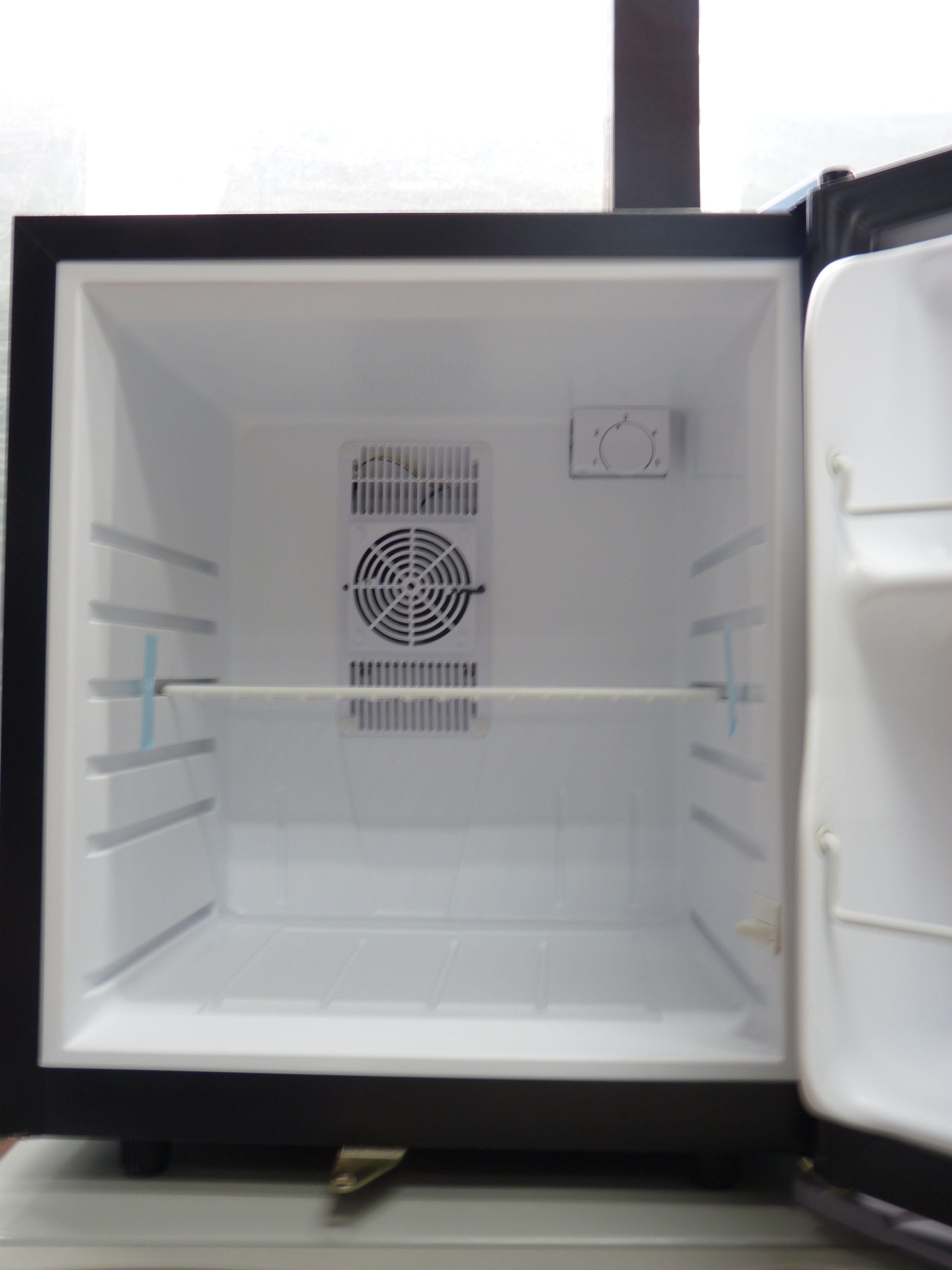 Iron Coated 50L Semi - Conductor Hotel Mini Bars With Lock CE RoHS