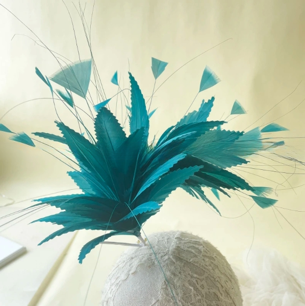 15*15 cm Dyed Stripped Goose Feather Flower Mount with Wire Accessory Pattern Dyed