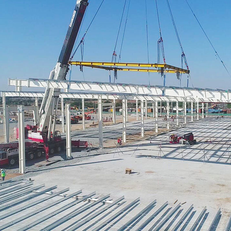 Metal Steel Structure Workshop Customized With Sandwich Panel Wall / Angle Steel Kneebrace