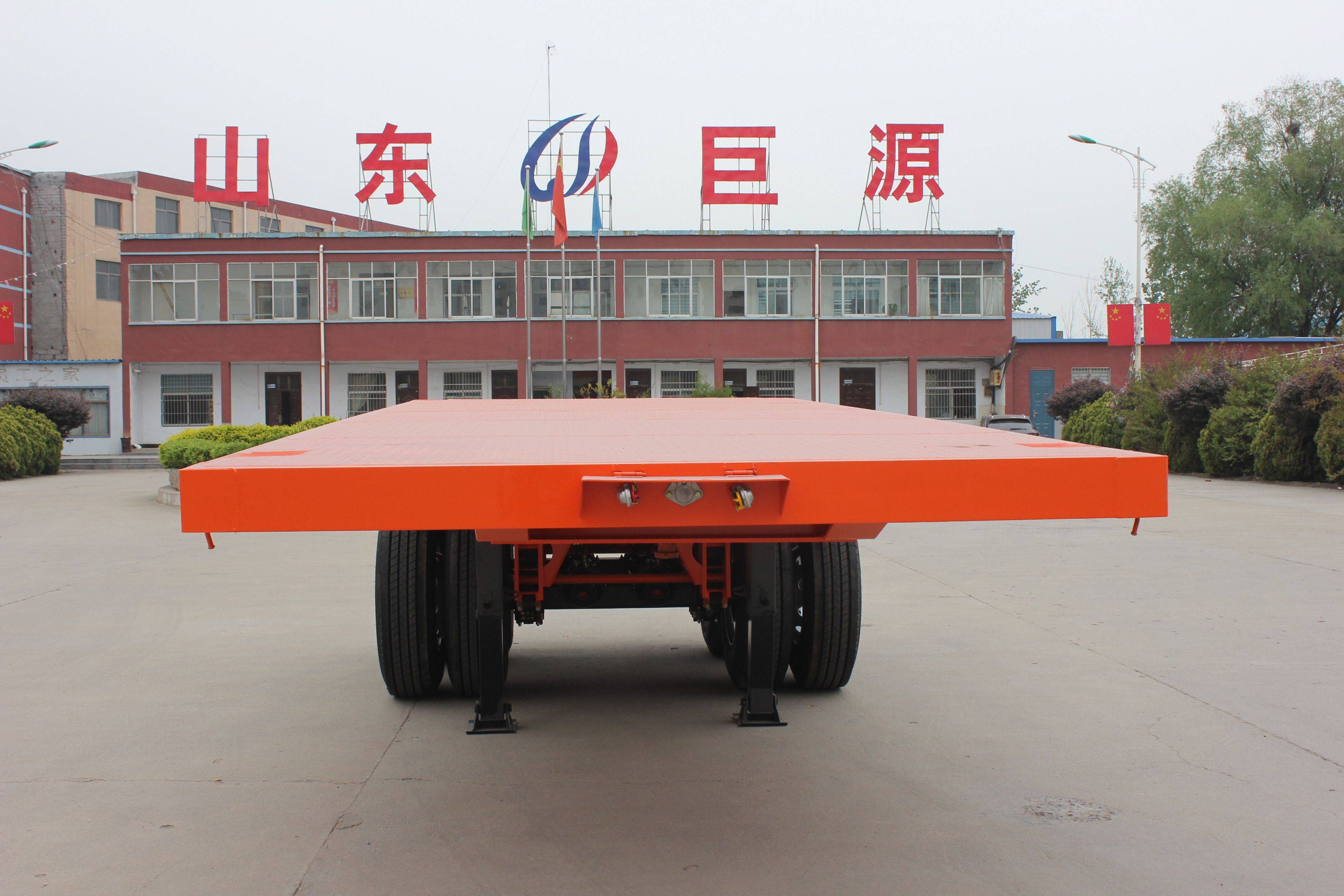 Truck Trailer Two Axles 20FT Container Flatbed Type with Light Tare Weight of 4 Ton