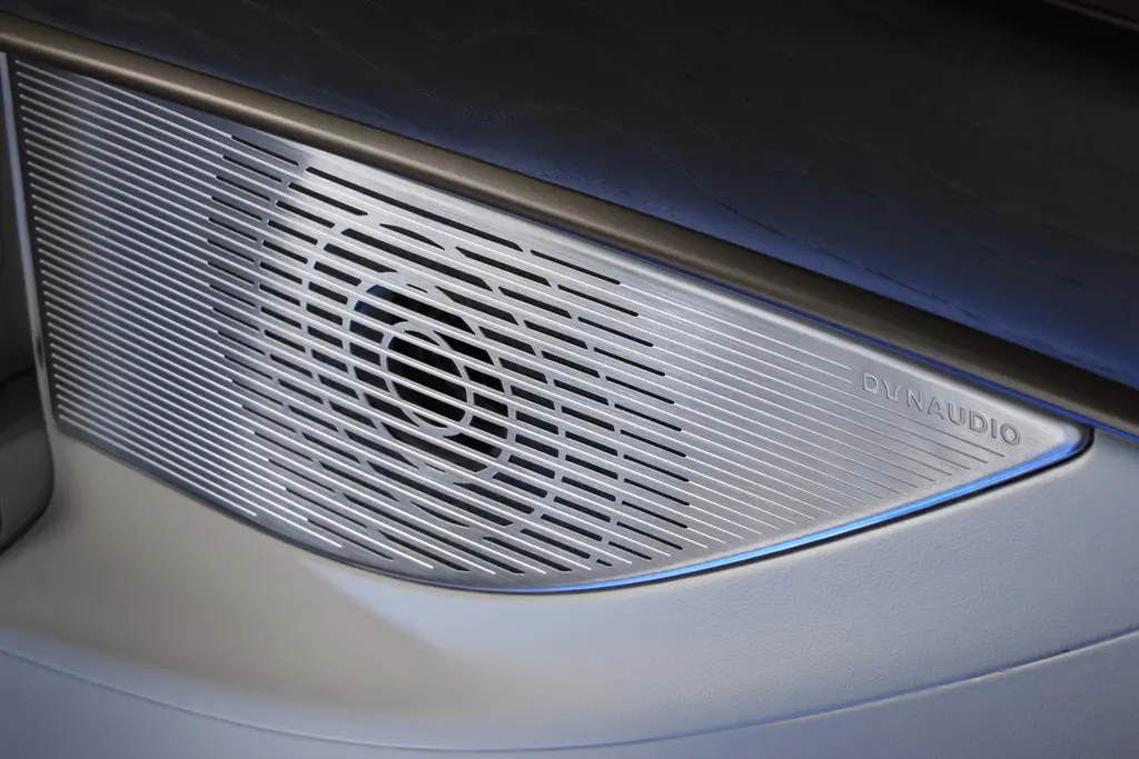 2023 Tengshi D 9 DM-i 970 All Wheel Drive 180km Plug-in Hybrid 7seat MPV with Brown Interior and Maximum Torque of 681Nm