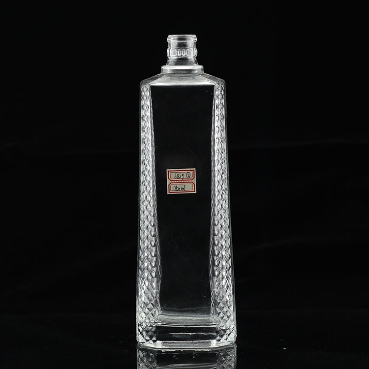 Glass Body Carved Empty Liquor Bottle 500ml 750ml for High Grade Distilled Spirits