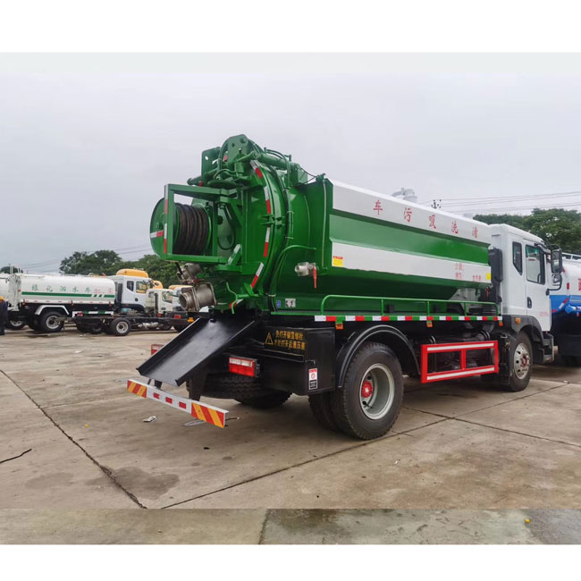 Customized DONGFENG D9 8000 Litets 10000 Liters Vacuum Truck Sewage Suction With High Pressure Cleaning Water Tanker