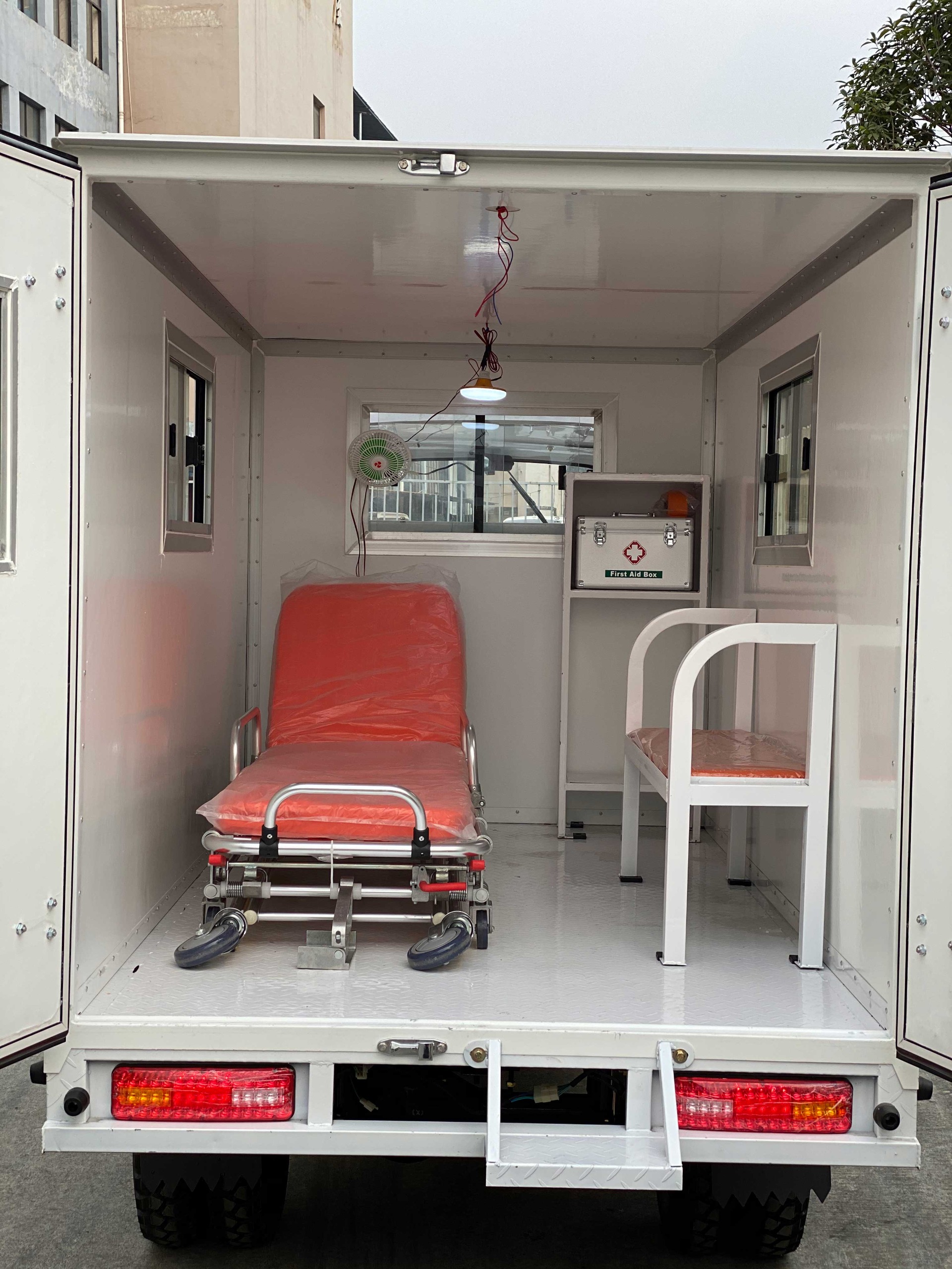 Motorized Tricycles Emergency Vehicles 250CC Motos Ambulance Tricycle for Adult Big Wheel