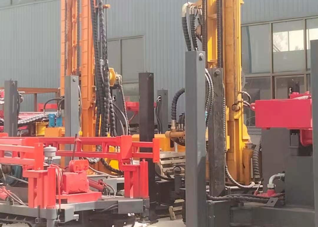Rubber Crawler Mounted Drill Rig St200 Large For Industrial Drilling Works