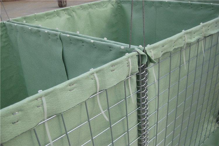4mm 5mm Hesco Barrier Bastion Wire Cages Strong Tensile Strength