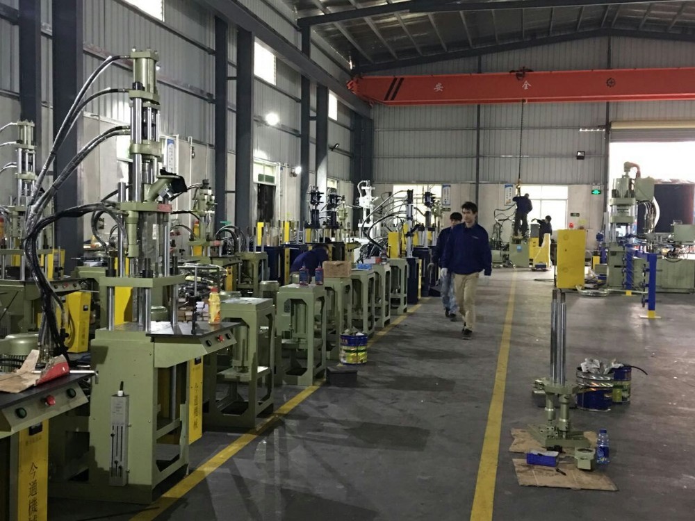 High Production 120T Vertical Injection Molding Machine With Single Slide Table JTT-1200D