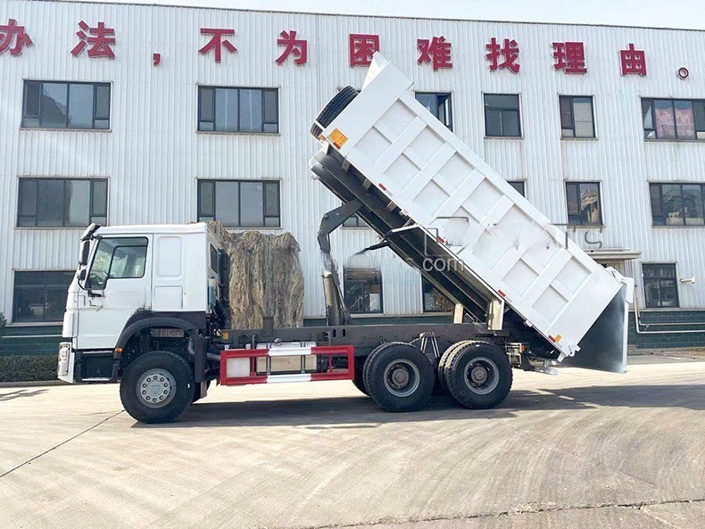 10 Wheel Sinotruk Howo 6x4 Tipper Truck 20CBM Capacity Howo Dump Truck LHD Drive