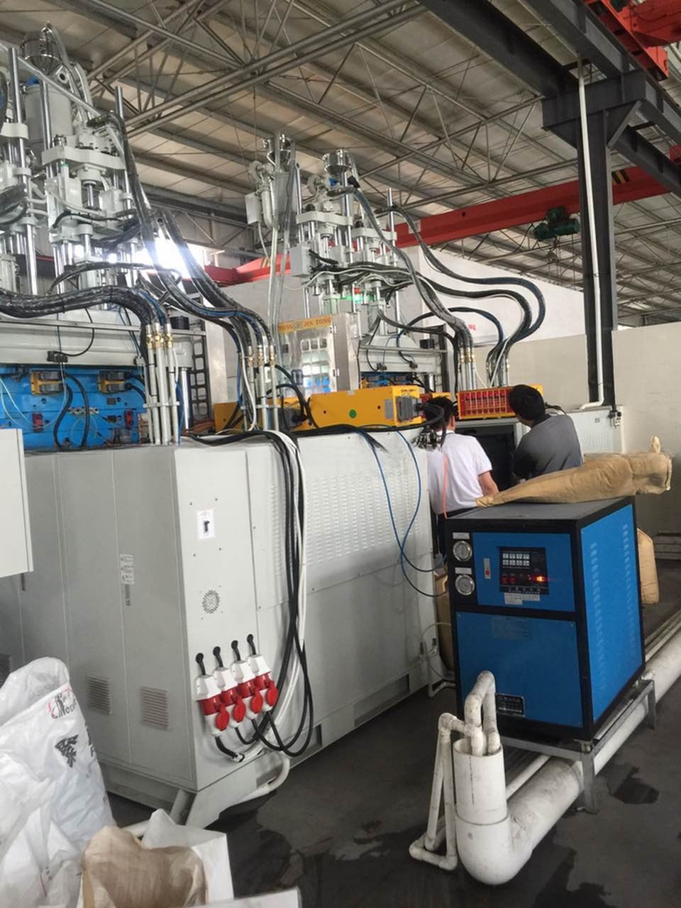 120T Double Slide Table Vertical Injection Molding Machine For High Volume Production