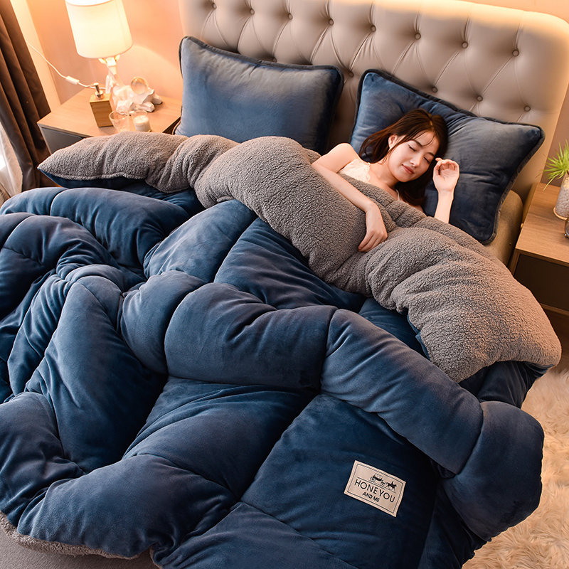 Customised Size Bedding Set with Thickened Warm Lamb Fleece Quilt and Customized Logo