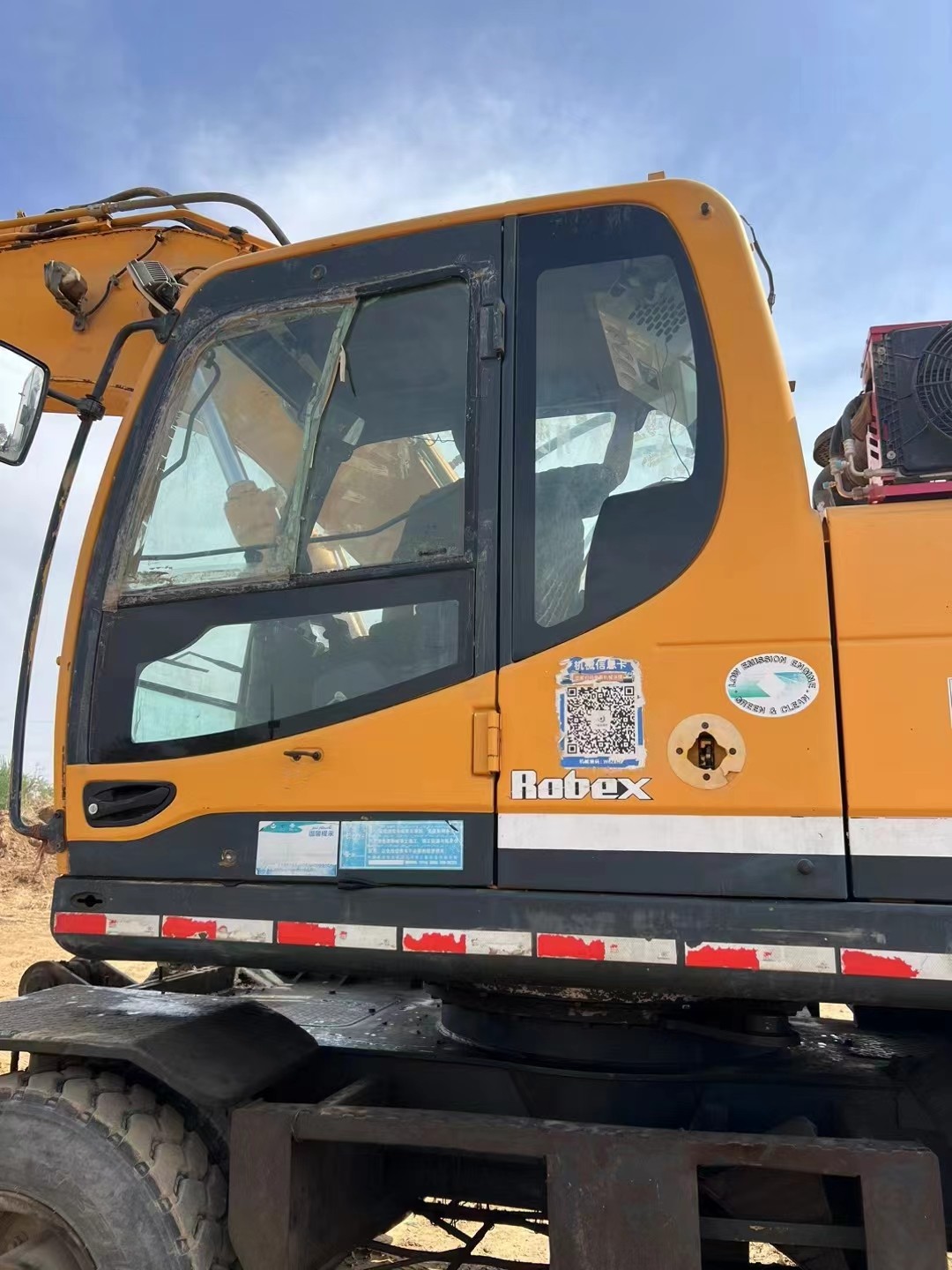 Used tracked hydraulic excavator, original modern 210 wheeled excavator