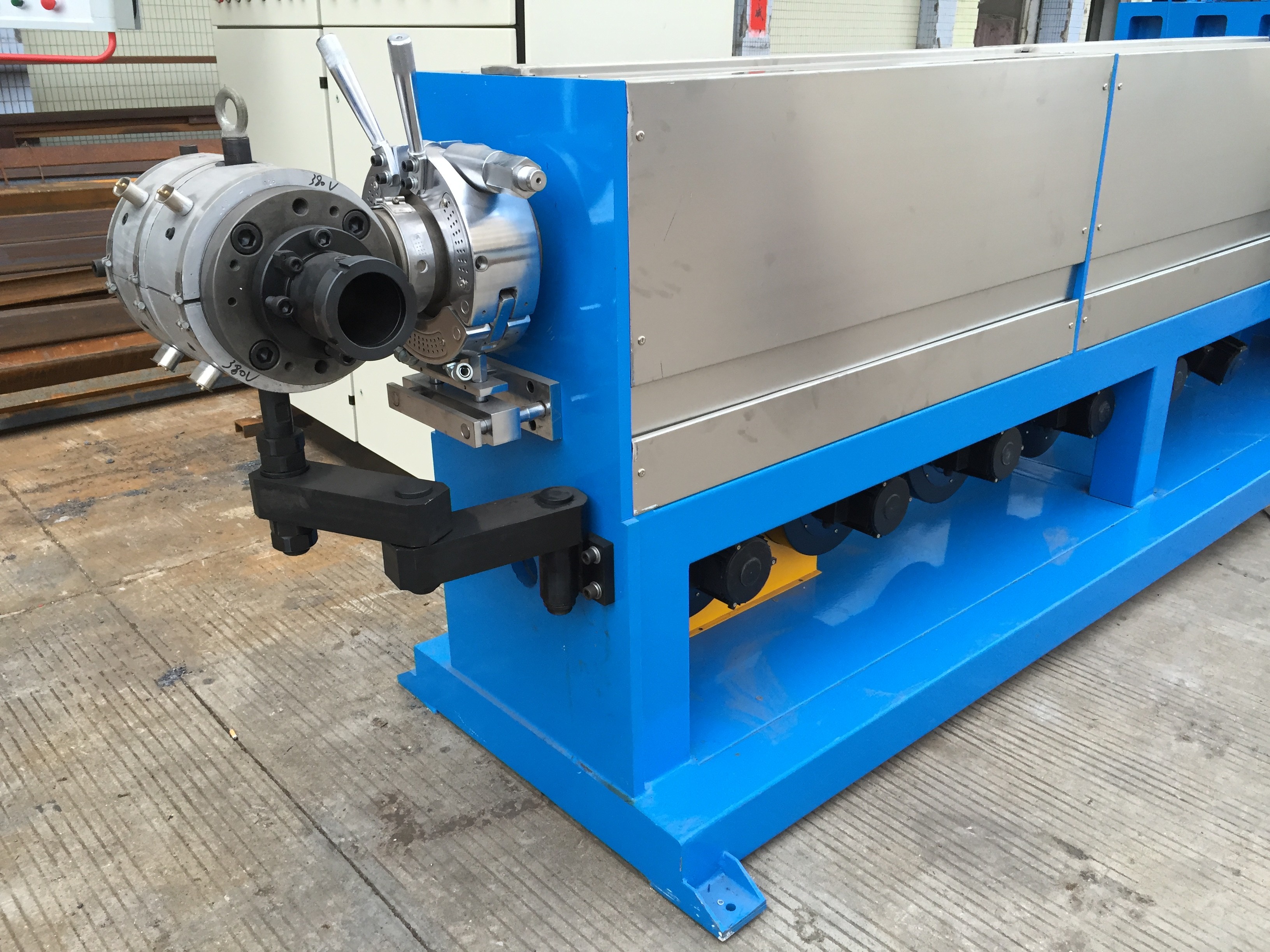 100mm Outdoor Cable Extruder Machine with PLC system Simens Motor