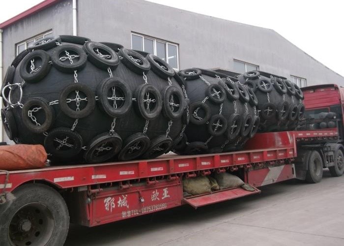 Customized Marine Pneumatic Rubber Fender Diameter 0.3 - 4.5m CCS Certification