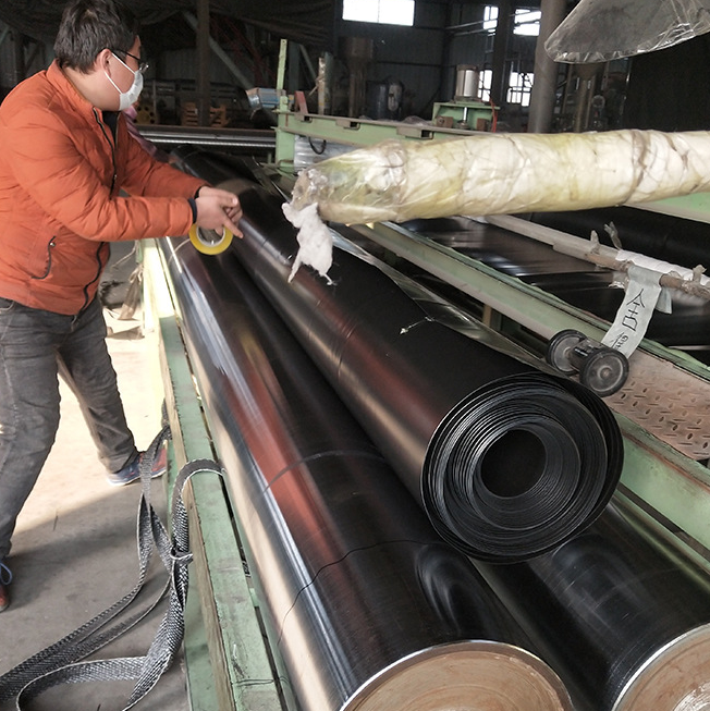 Smooth Surface HDPE geo membrane 500 micron Black Shrimp fish pond liner Length 50-200m