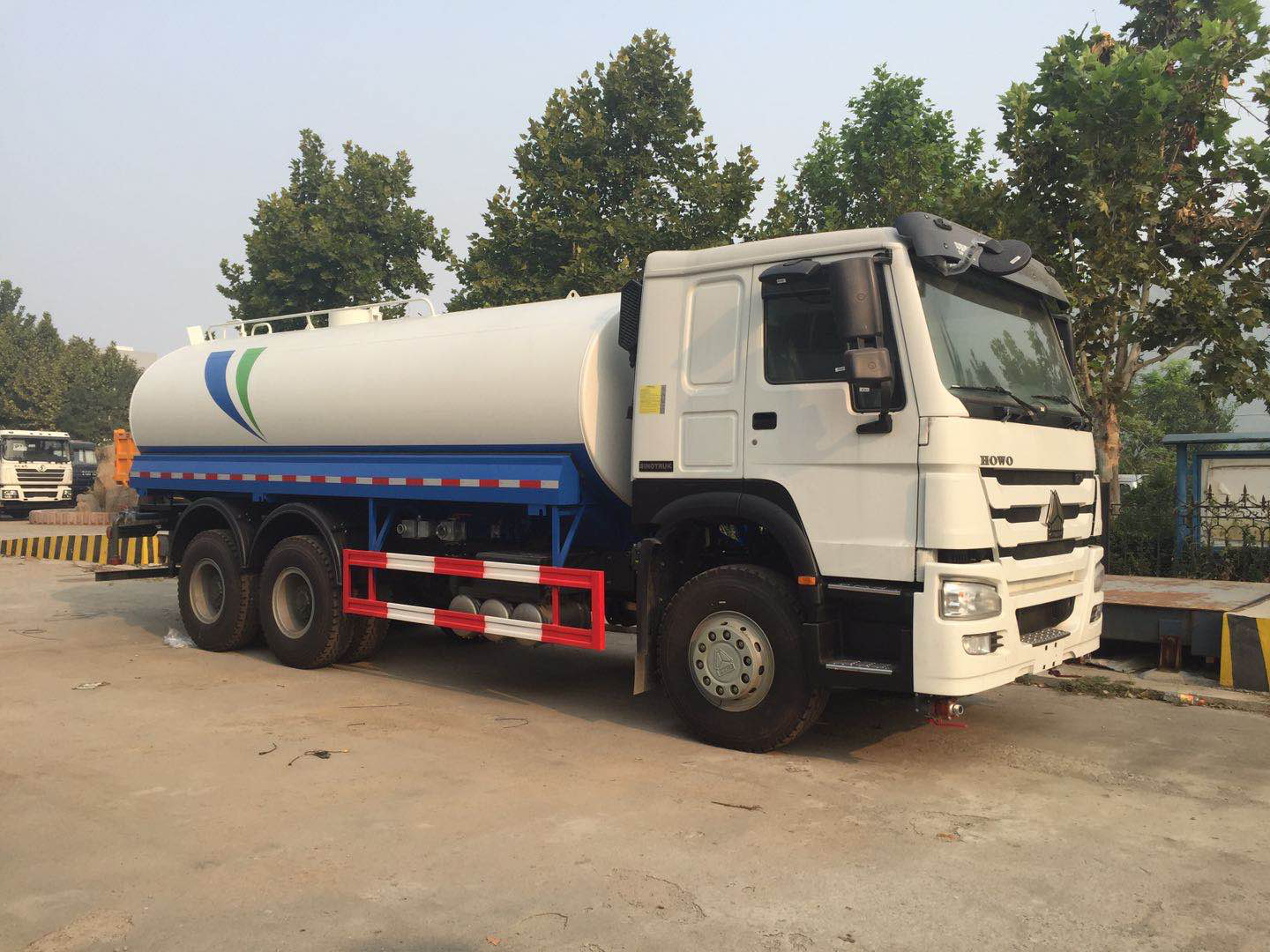 8x4 12 Wheels 371hp Sinotruk Howo7 Water Tank Trailer