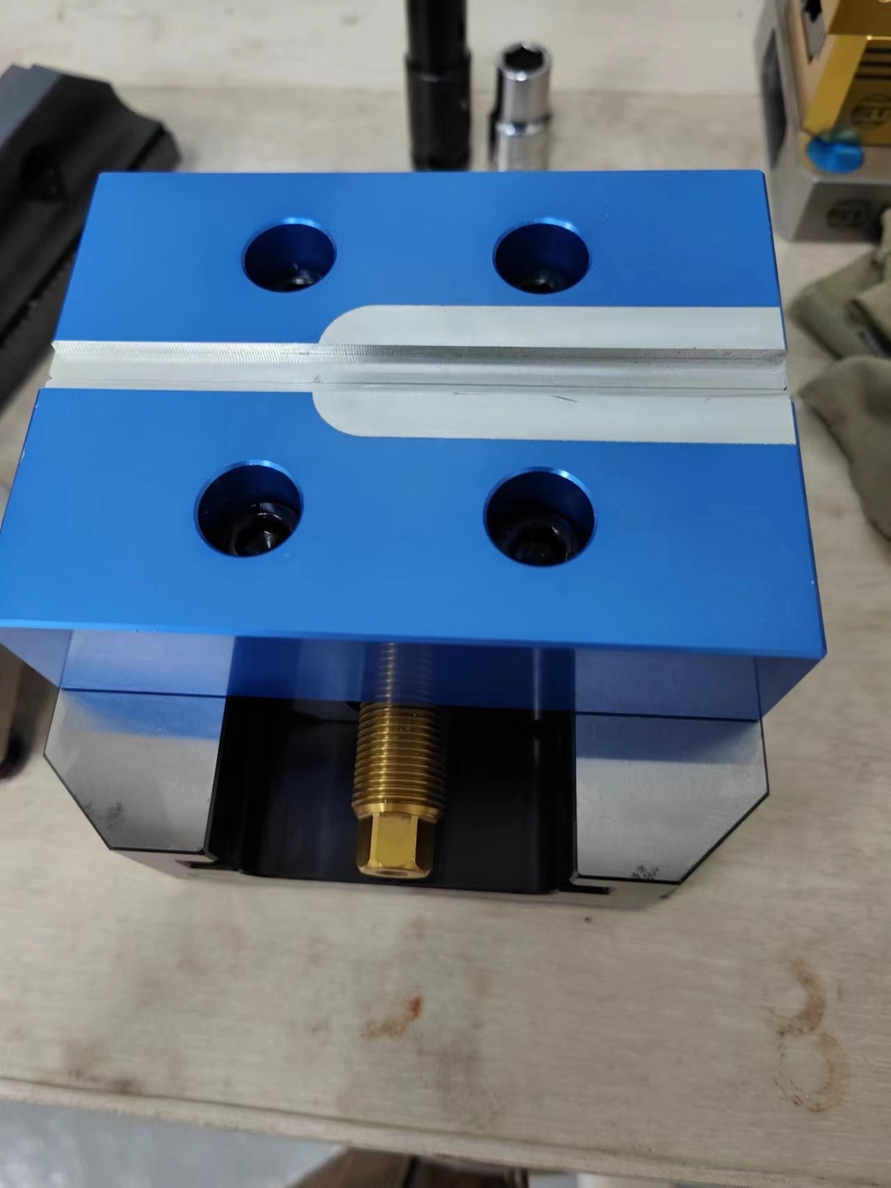 Manual 3 / 5 Axis Milling Vise Aluminum Jaws 75Nm Maximum Torque