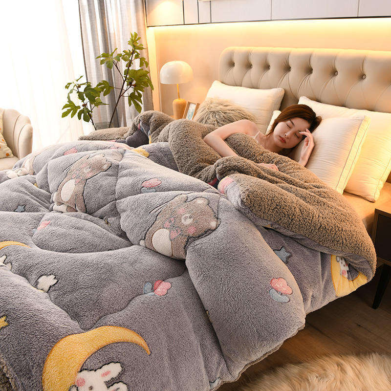 Customized Color Thickened Lamb Fleece Quilt Soft Chemical Fiber Quilt Size Bed Cover