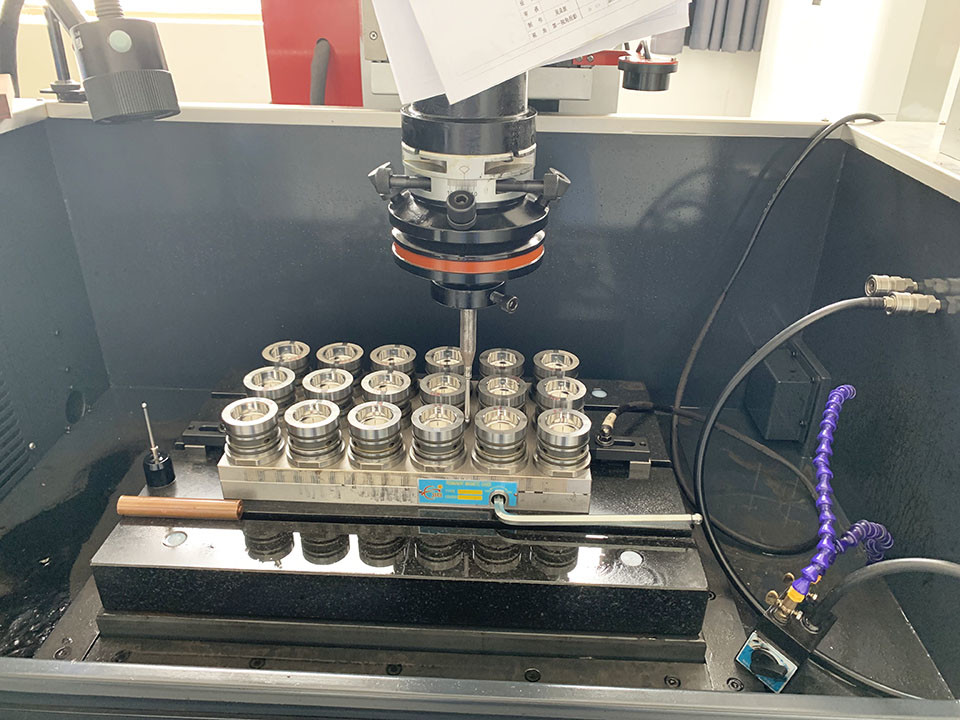 12cavity Injection Molding Bottle Caps 28mm Hot Runner Injection Mould