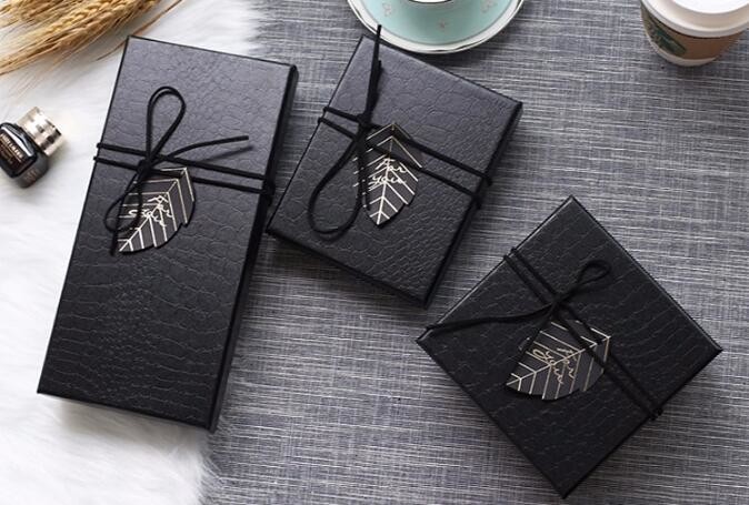 Free sample Luxury velvet drawer packaging perfume custom paper box with logo stamping golden,headband packaging box for