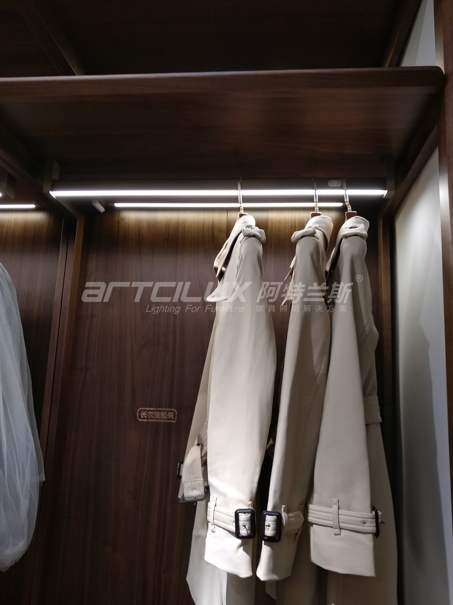 Motion Sensor Hanger Rod with LED Light 30° Beam Angle 400lm Flux A3176