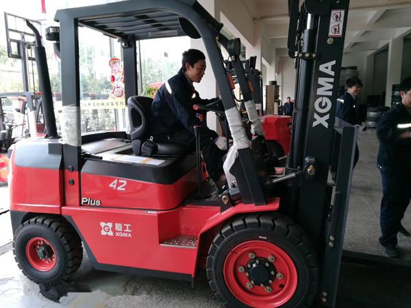 4.2 Ton Material Handling Equipment In Warehouse , High Lifting Diesel Engine
