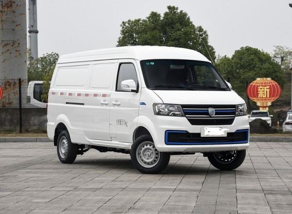 Square Shape Adopted Jinbei Family style New Electric Van Hiace EV With 220N.m
