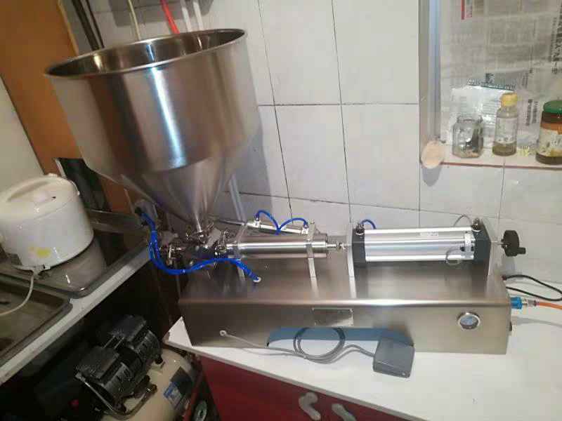 Pneumatic Semi Auto Liquid Paste Oil Sauce Honey Shampoo Filling Machine With Heater And Mixer