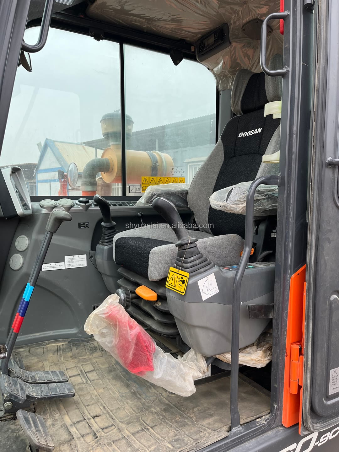 Second Hand DOOSAN DX60 Excavator and Energy-Saving for Crushing Used Hand Excavators