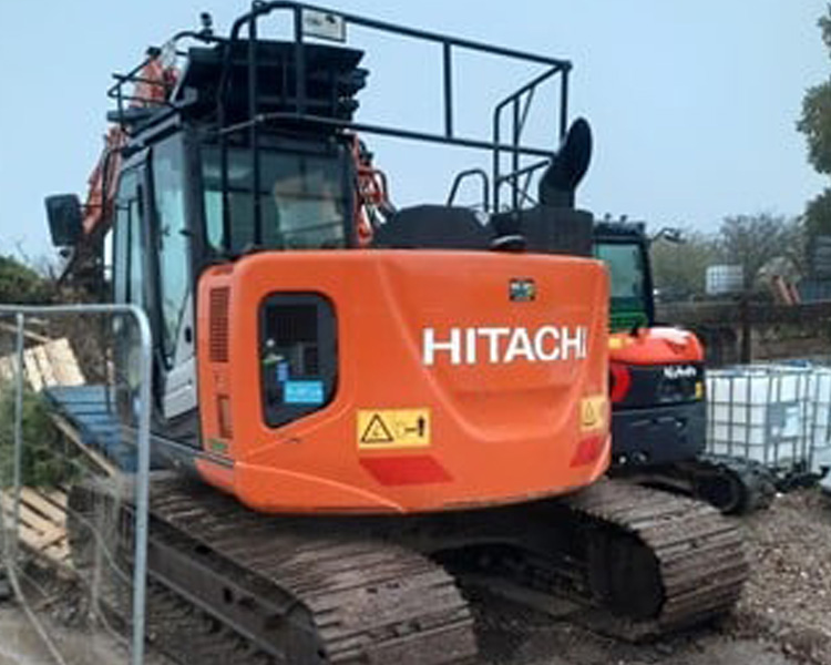 Hitachi ZX135 Crawler Excavator 13 Ton Operating Weight for Smooth and Easy Operation
