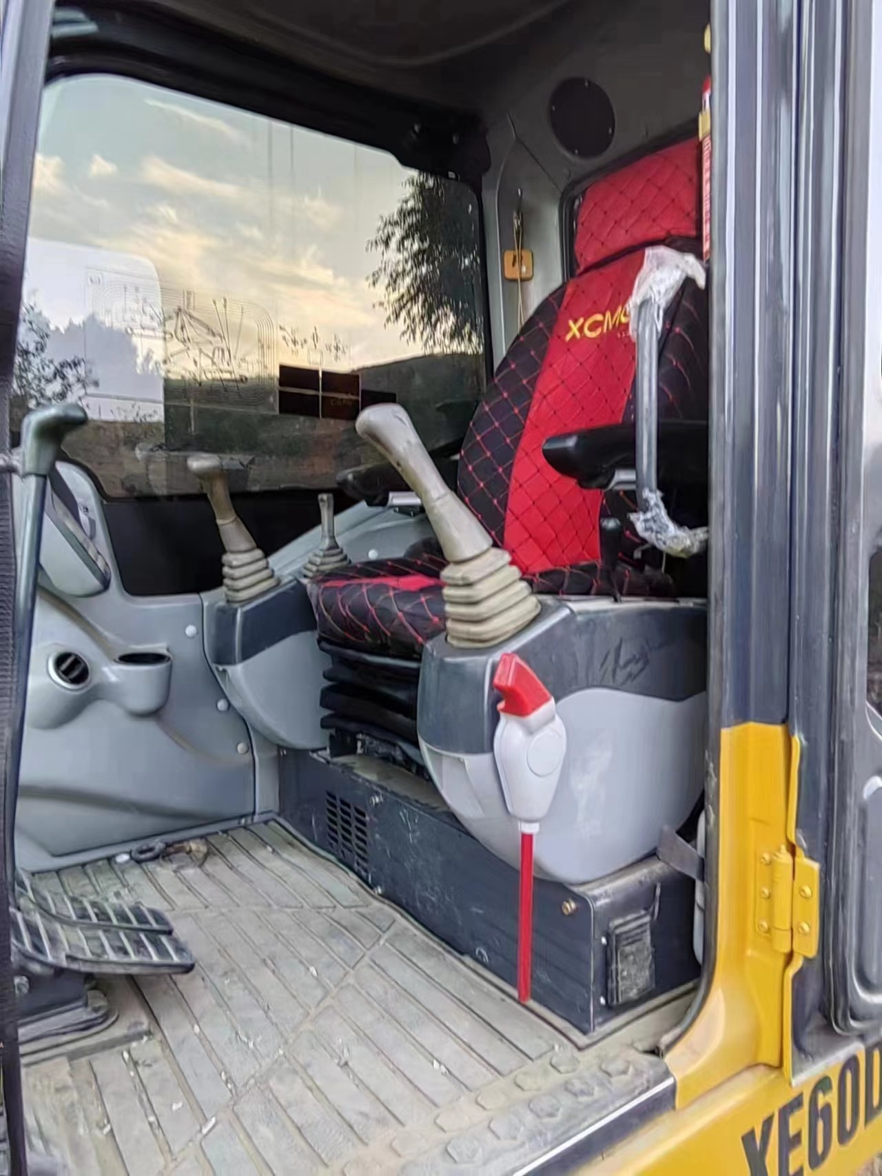 Road construction machinery XCMG XE60DA tracked hydraulic excavator