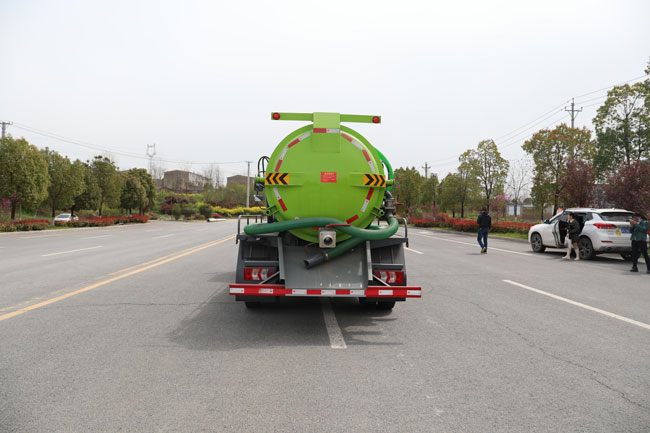 New Brand Small 4*2 5000 Liters 6000 Liters Sewage Suction Truck With Sewage Pump