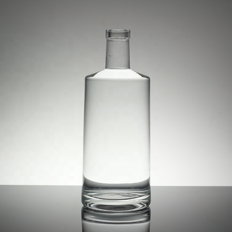 Crystal Flint Glass 750ml Round Vodka Glass Bottles with Glass Collar Manufacturers