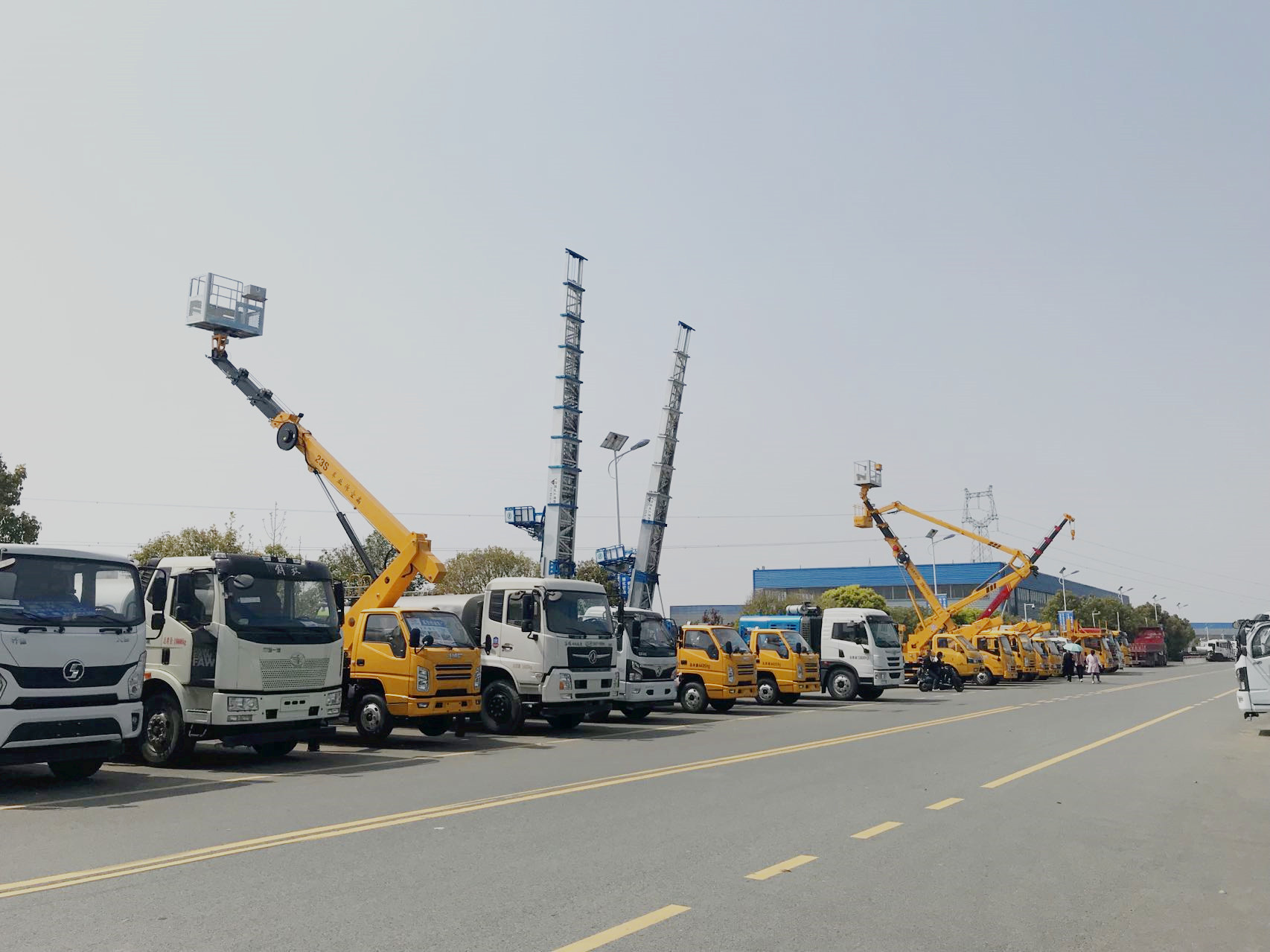 4x2 ISUZU 14m High Altitude Aerial Work Truck With Fold Arm Double Row Cabin