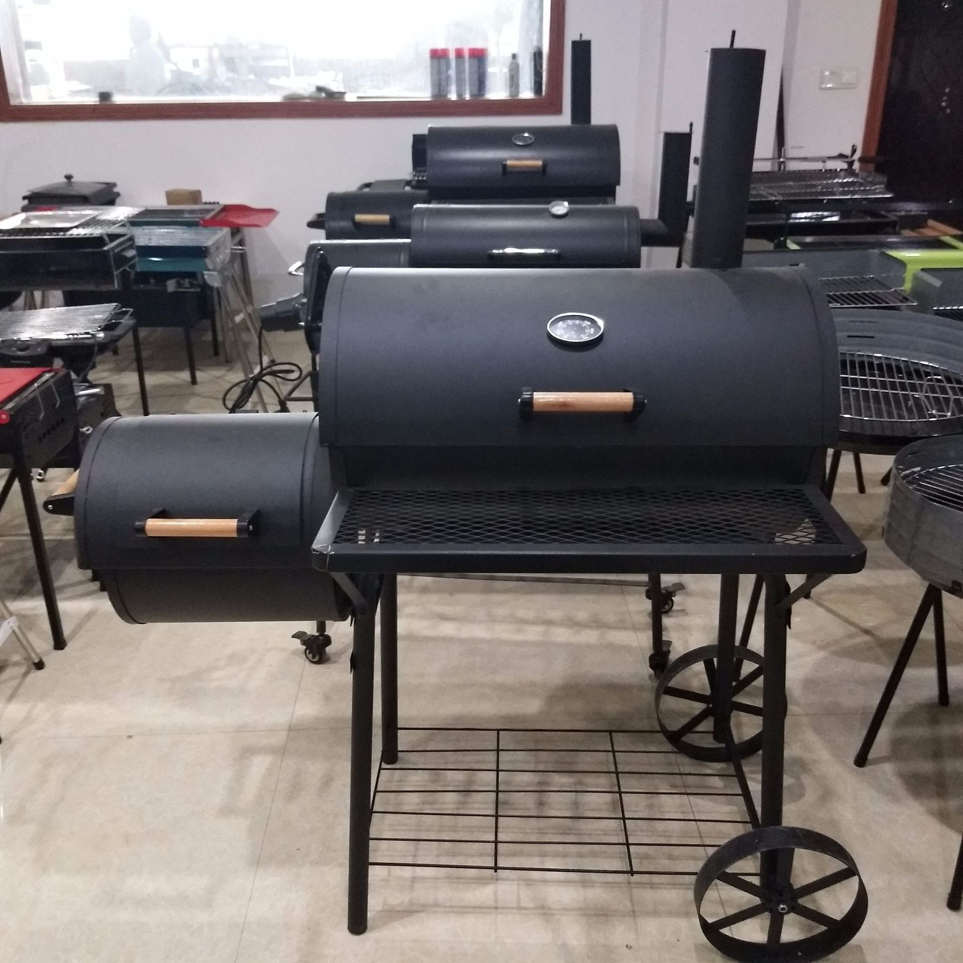 Double Barrel Charcoal Grill with Dia. 4mm Chromed Cooking Grid and Steel Construction