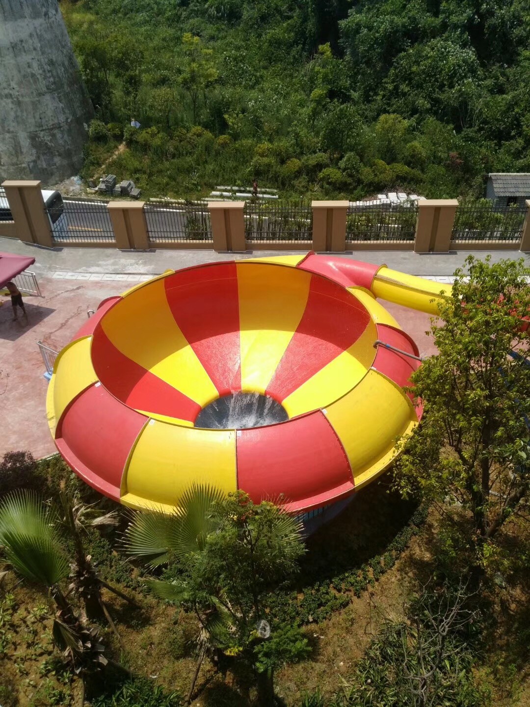 Guangzhou Vison Fiberglass Water Slides For Extreme Fun With Space Bowl HT-11