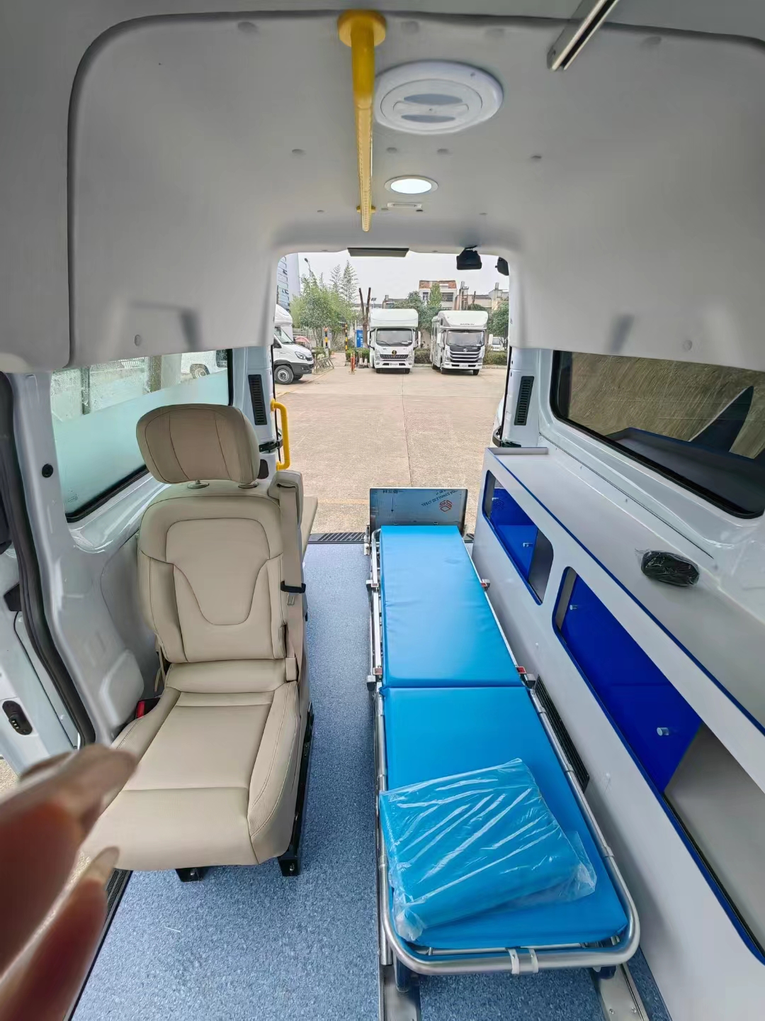 Hot V362 Ambulance 10-12 Seat Ambulance Cheap Ambulance
