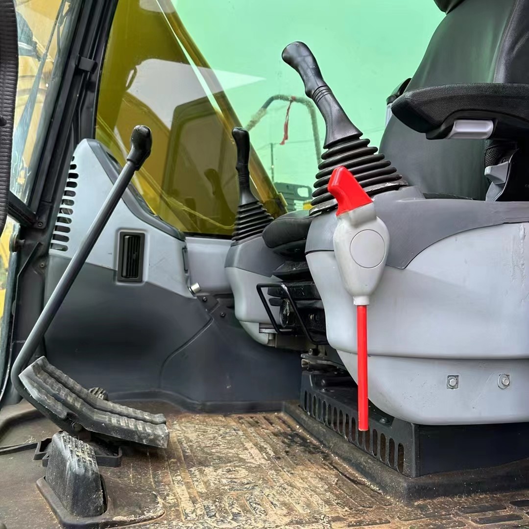 Komatsu excavator available for sale in a good condition , for a discounted price
