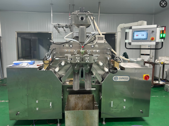 2-15KW Twin Screw Softgel Encapsulation Machine 4-32 Plungers And Precise Encapsulation