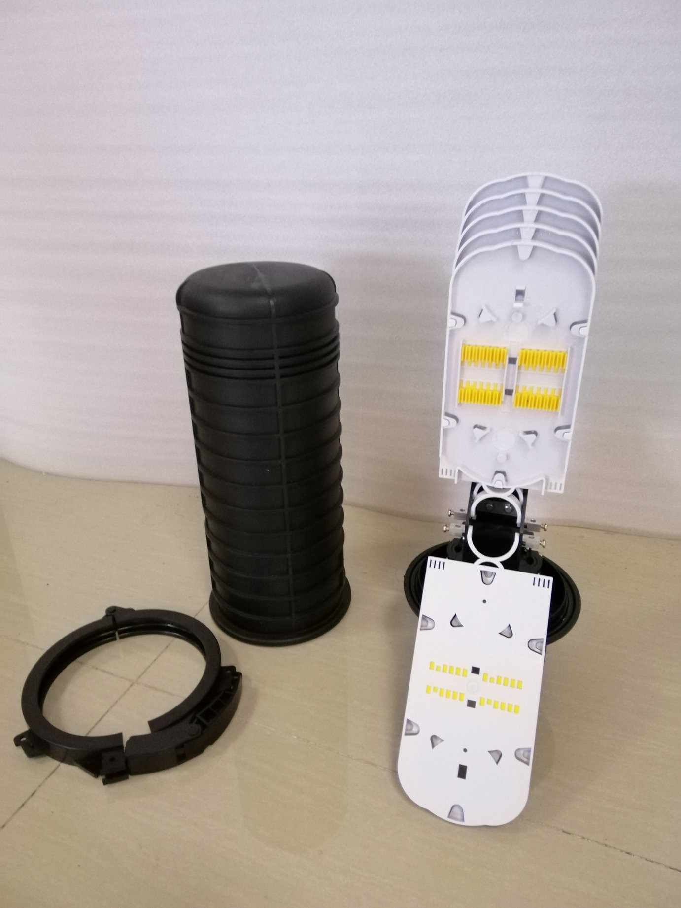 Mechanical FTTB 144FO Vertical Fiber Optic Closure For OPGW Fitting