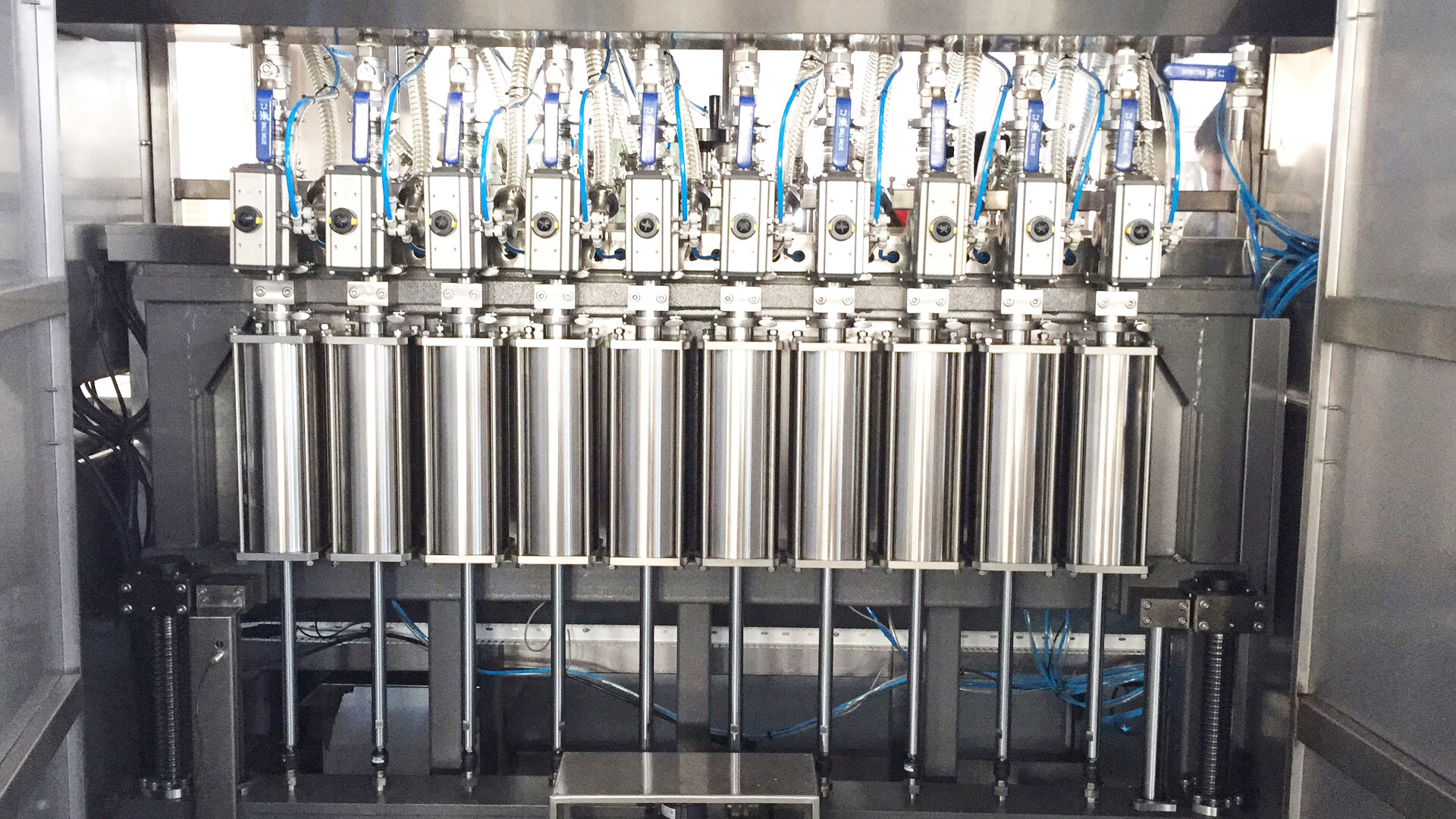 3000BPH Detergent Soap Packing Machine , Cap Sorting Detergent Filling Machine