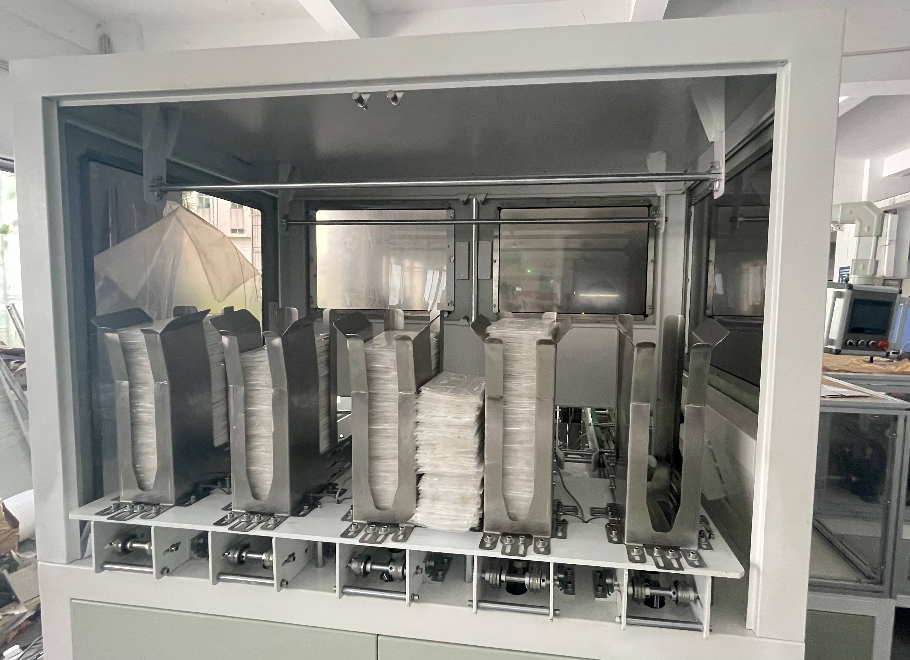 High Speed Automatic 3ply Mask Packing Machine 50pcs Face Mask Box Cartoning Machine