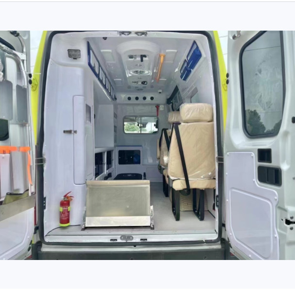 4*2 Iveco Ambulances Euro 6 Classic Emergency Rescue Vehicle With 145km/H Maximum Speed