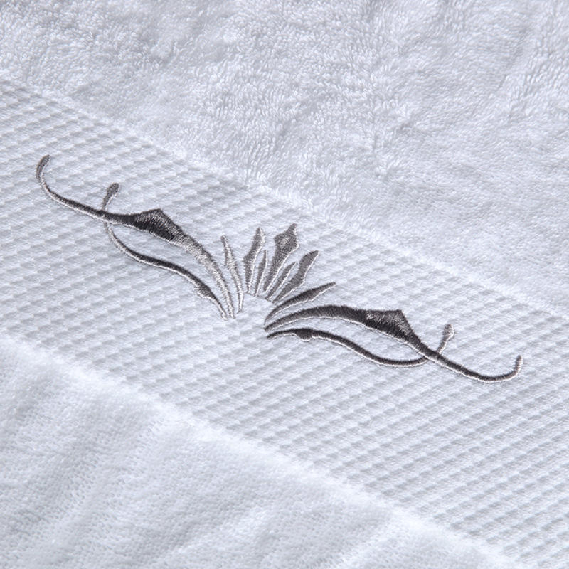 Customized Embroidery Logo White Towels Thick Bath Towel 100% Cotton for 5 Star Hotel Standard